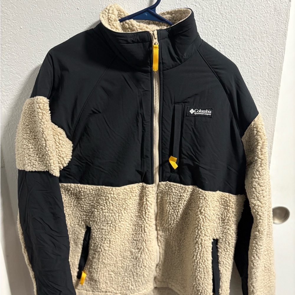 Columbia Black and Cream Fleece Outerwear